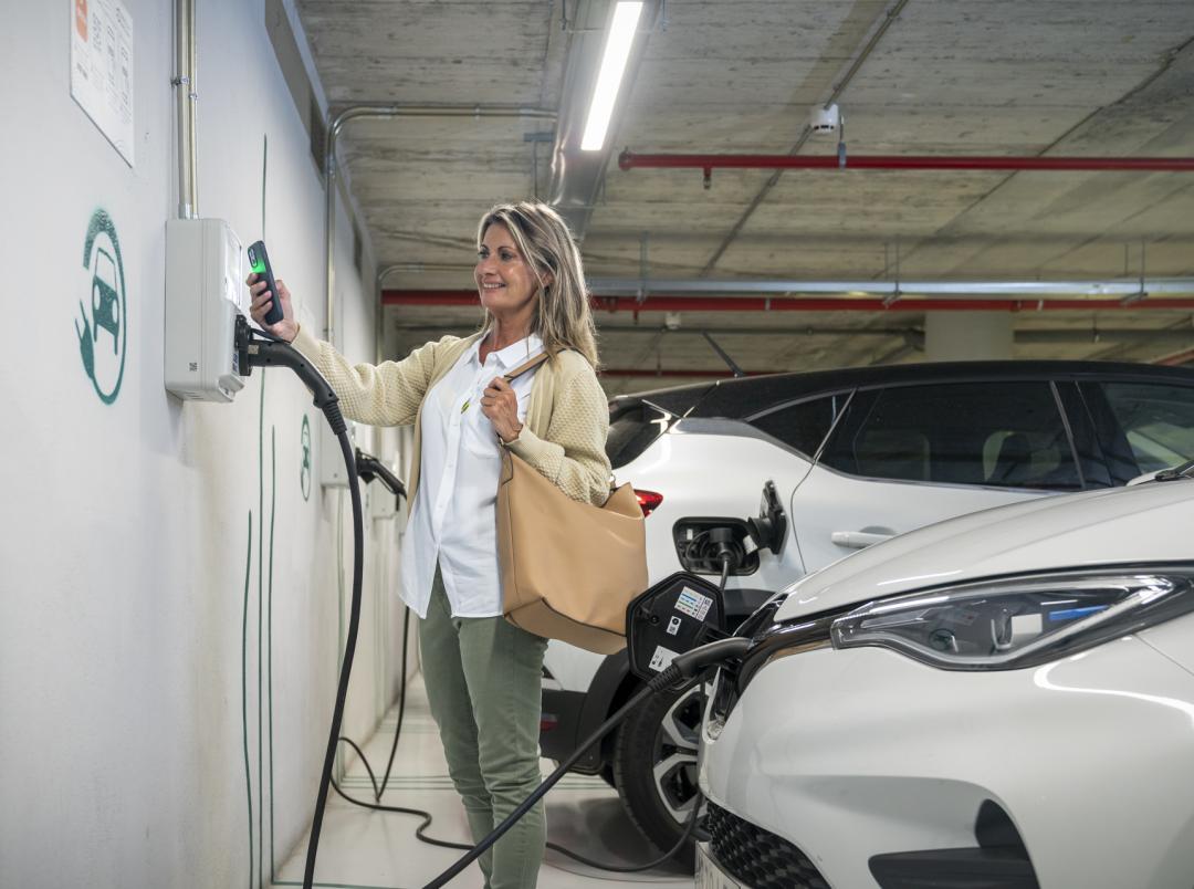 Sis consells per allargar la vida útil de la bateria del teu cotxe elèctric